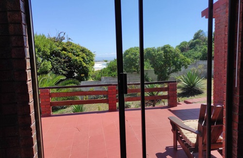 Jeffreys Bay Villa | Beachfront Villa African Queen