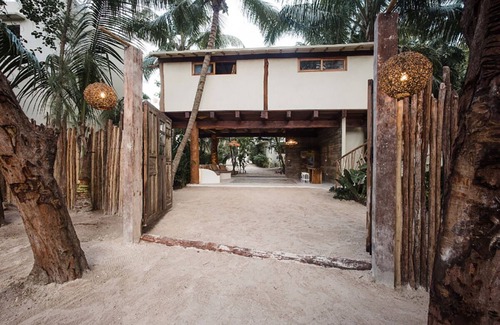 Zona Hotelera Villa | Beachfront Villa in Tulum Beach