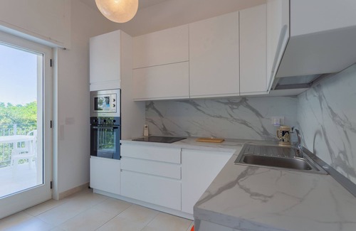 Municipio 5 Villa | Beachfront villa suitable for families or group of friends