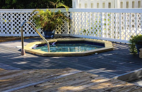 Islamorada Condo | Beachfront Villa w/Pier & Pool