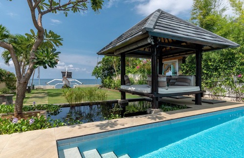 Dencarik Villa | ⭐️ ⭐️⭐️⭐️⭐️ BEACHFRONT villa, Welcome dinner