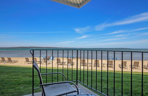Traverse City Condo | ✵ Beachfront Walkout Condo: Pointes North Resort ➠ 106