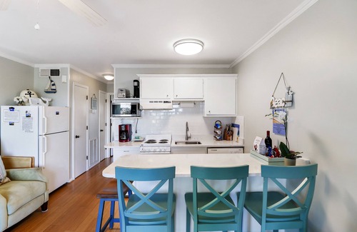 Isle of Palms Condo | Beachfront well stocked 1 bedroom sea cabin w/beach view, pier, community pool.