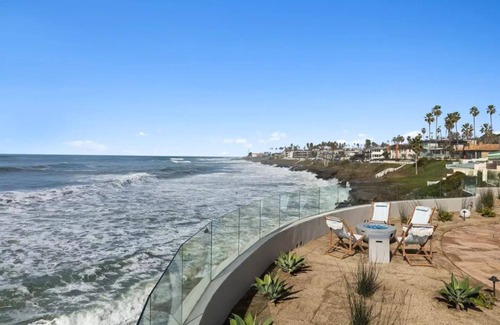 Lower Hermosa House | Beachfront Windansea Escape ideal for families