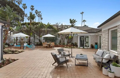 Lower Hermosa House | Beachfront Windansea Escape ideal for families