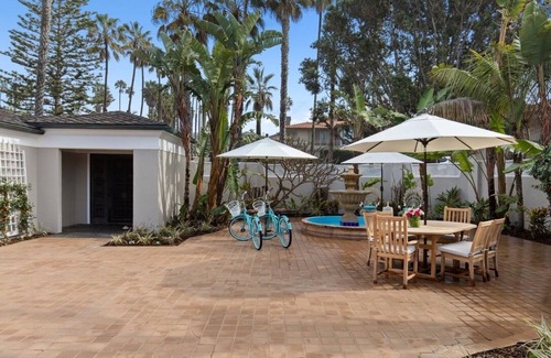 Lower Hermosa House | Beachfront Windansea Escape ideal for families