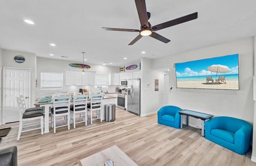 Port Bolivar House | BeachfrontHeatedPool!HotTub!Weddings!EventParking!Sleep24!Pets!Starlink!PuttPutt