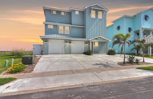 Port Aransas House | BeachHouse Bliss | Water Views, Private Pool, Near Beach