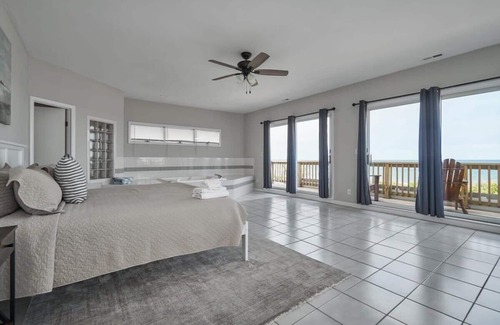 Cottage Line Apartment | Beachhouse Penthouse with a Pool!
