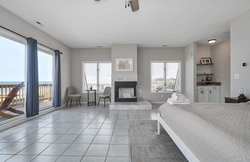 Cottage Line Apartment | Beachhouse Penthouse with a Pool!