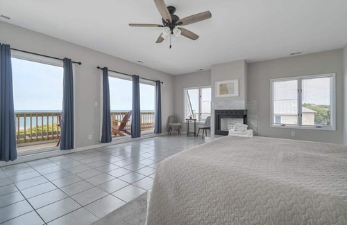 Cottage Line Apartment | Beachhouse Penthouse with a Pool!