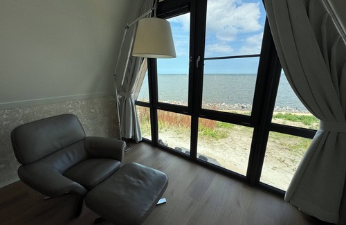 Enkhuizen House | BeachHouse Sinne Nr. 514: Luxurious beachfront villa with exceptional sea views