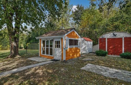 Waukegan House | Beachpark Retreat Home-Huge outdoor fun, Game,Navy