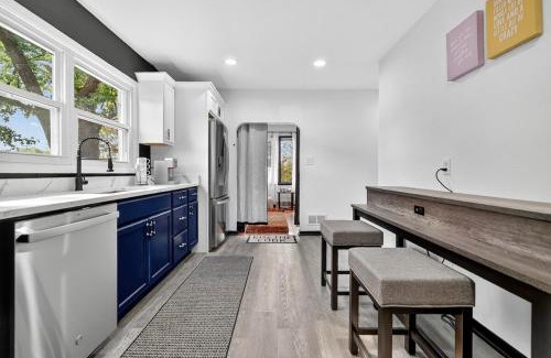 Waukegan House | Beachpark Retreat Home-Huge outdoor fun, Game,Navy