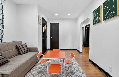Waukegan House | Beachpark Retreat Home-Huge outdoor fun, Game,Navy