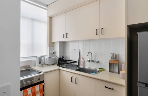 Gold Coast Apartment | Beachside 2BR Getaway Walk to Sand Netflix