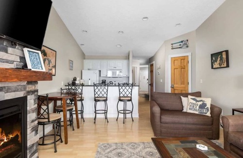 Traverse City Condo | Beachside 329 Waterfront Condo