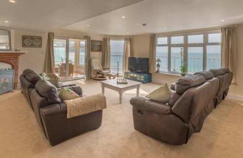 Totland Bay Apartment | Beachside Apartment, 2 Pilots Point