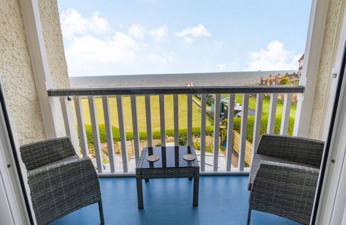 Hornsea Cottage | BEACHSIDE APARTMENT, pet friendly in Hornsea
