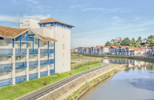 Behobie Apartment | Beachside Apartment with Pool and Terrace in Urrugne