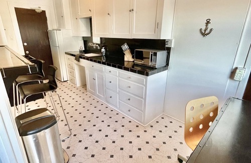 Fort MacArthur Apartment | Beachside. Bay views! Parking. Laundry.