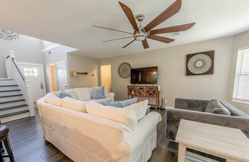 Gulfview Heights House | Beachside Birch*Walk To The Beach* LARGE PRIVATE POOL