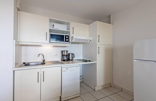 Plougonvelin Apartment | Beachside Bliss in Brittany