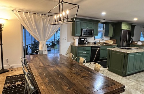 Tarpon Springs House | Beachside Bliss Steps from Sand in Tarpon Springs