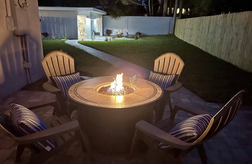 Cocoa Beach House | Beachside Bungalow- Entire House, Steps to Beach. Fire Pit and Home Gym!
