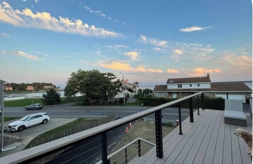Swampscott House | Beachside Coastal Retreat: Breathtaking Views