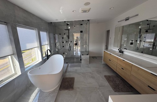 Swampscott House | Beachside Coastal Retreat: Breathtaking Views