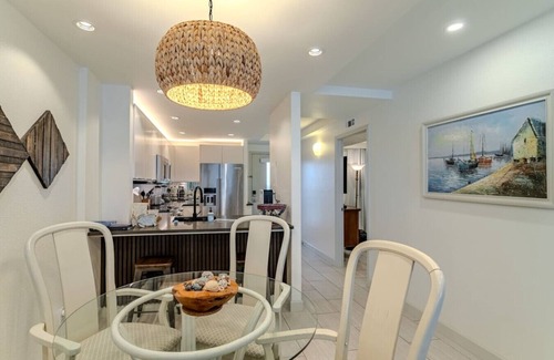 Galveston Apartment | Beachside condo wt stunning view