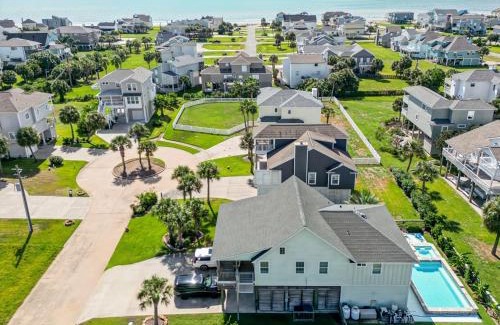 Pirates Beach House | Beachside Dream House, Heated Poolhot Tub, Lift