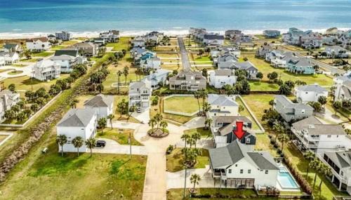 Pirates Beach House | Beachside Dream House, Heated Poolhot Tub, Lift