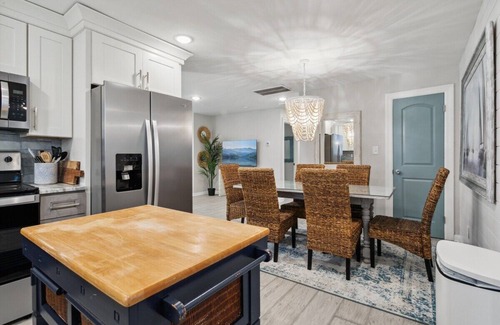 Buckroe Beach House | Beachside Escape: 1/2 mile from beach for family getaway