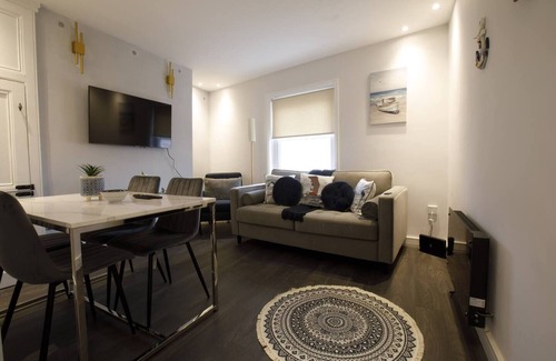 Weymouth Apartment | Beachside Family Flat, Central Weymouth