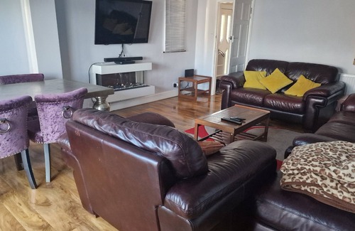 Herne Bay House | Beachside Family Home Sleeps 8 with Parking