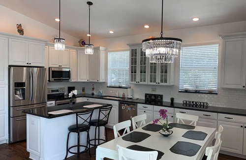 Mid Island House | Beachside Flamingo House , Pool Home 3 bedroom, 3 bath Sleeps 6