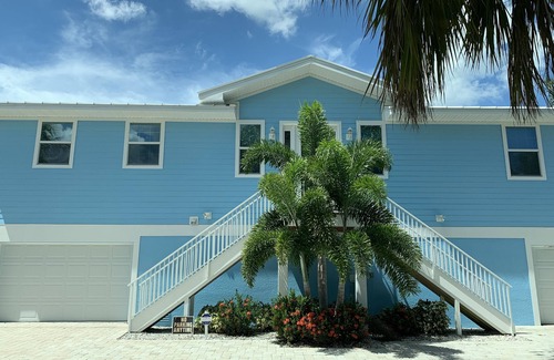 Mid Island House | Beachside Flamingo House , Pool Home 3 bedroom, 3 bath Sleeps 6