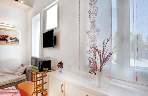 Reitani Apartment | Beachside Getaway w/Garden