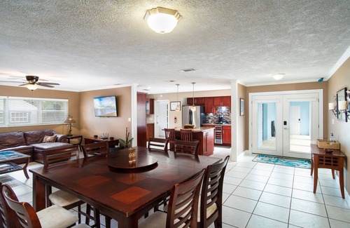 Indian Harbour Beach House | Beachside grotto
