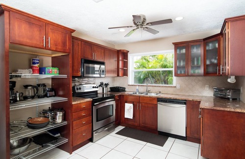 Indian Harbour Beach House | Beachside grotto
