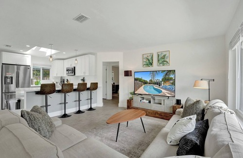 Pompano Beach House | Beachside Haven with Pool & BBQ. 6 min to Beach