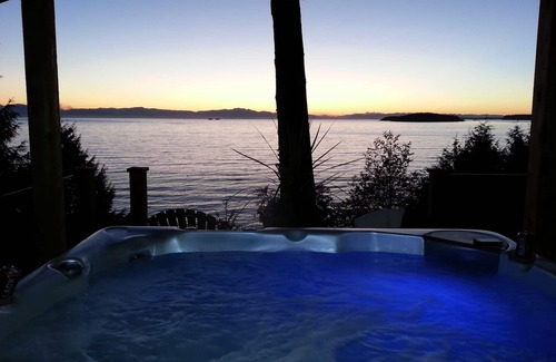 Davis Bay Cottage | Beachside Island Vista Cottage, Beach, Ocean Views, Hot Tub