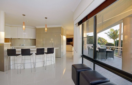 Sapphire Beach House | Beachside Manor - beachfront at Sapphire Beach
