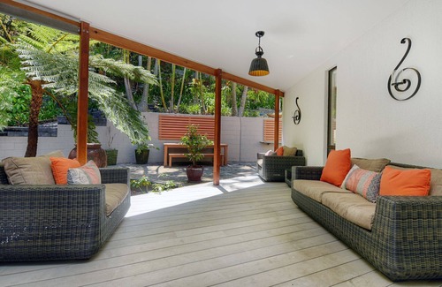 Sapphire Beach House | Beachside Manor - beachfront at Sapphire Beach