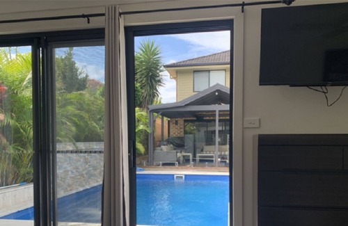Cronulla Apartment | Beachside pool studio - 2 min from Cronulla beaches!