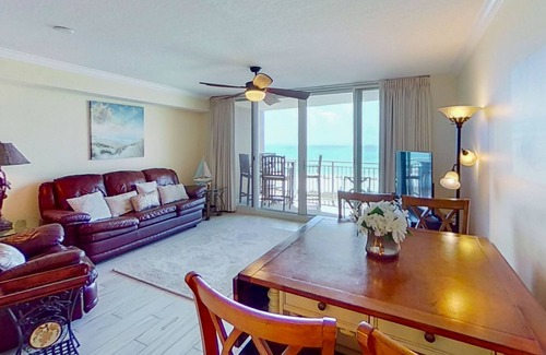Open Sands Condo | Beachside retreat just steps from the water w/ private balcony