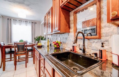 Virginia Beach House | Beachside Retreat: 2BR Luxury Condo King Bed