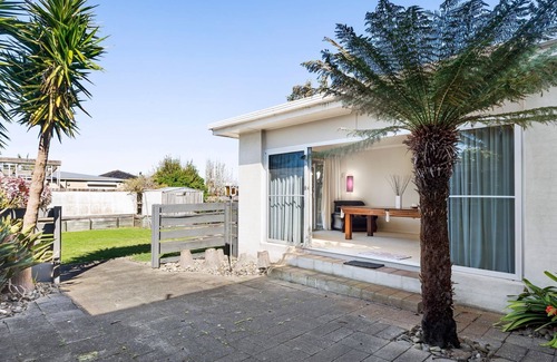 Portarlington House | Beachside Retreat - Game of pool after the beach anyone?